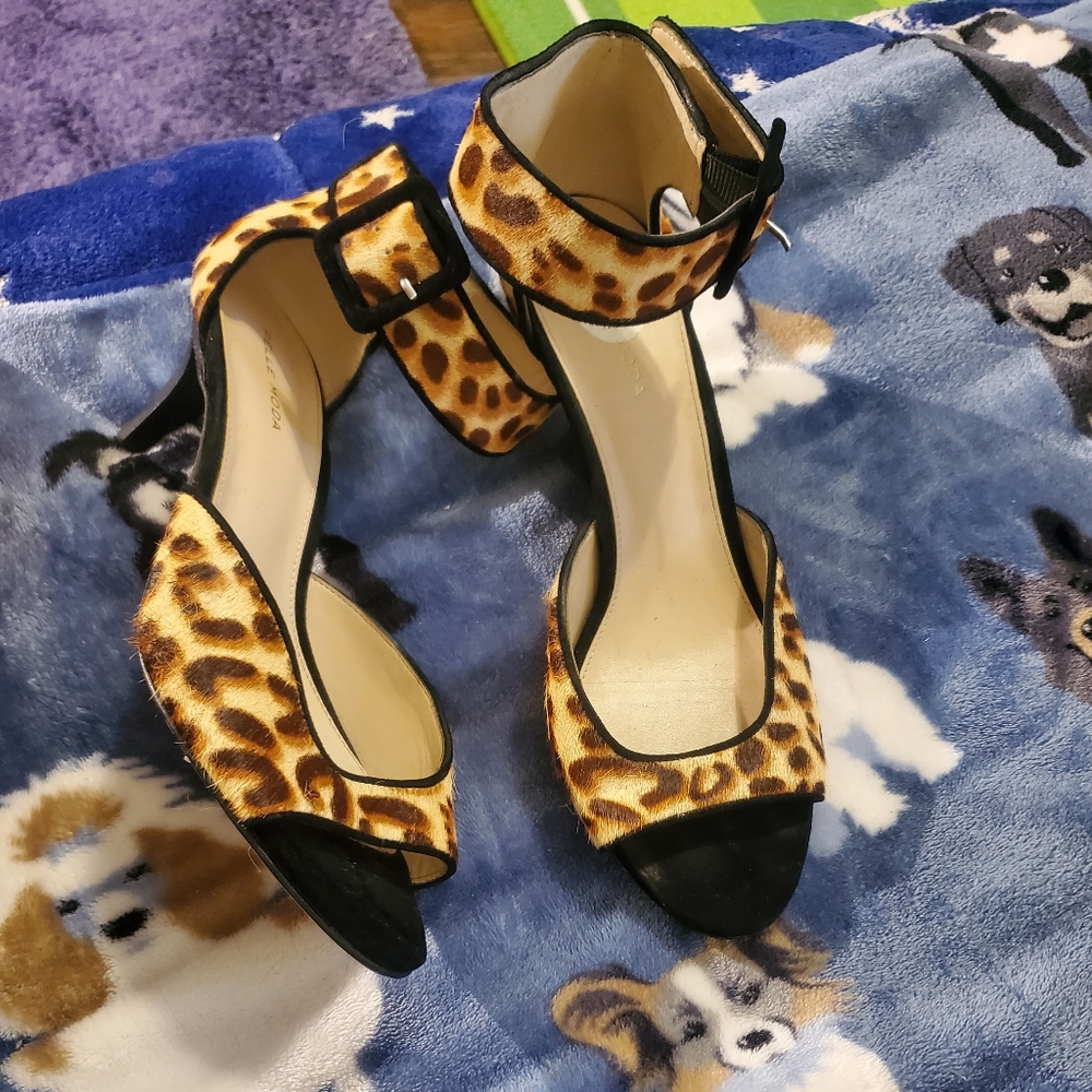 Pelle Moda Berlin Leopard Print Heels size 9